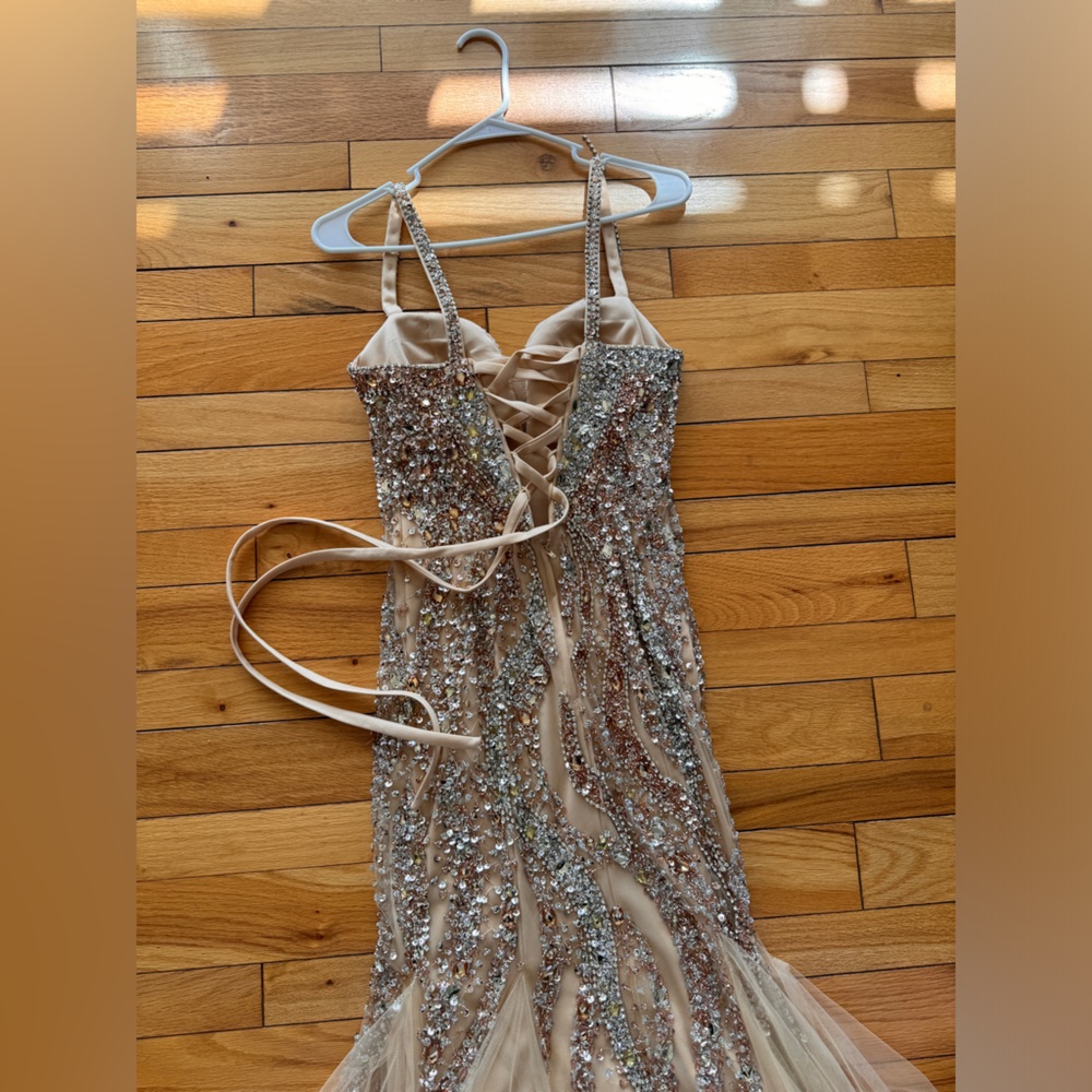PROM DRESS - Picture 6 of 11